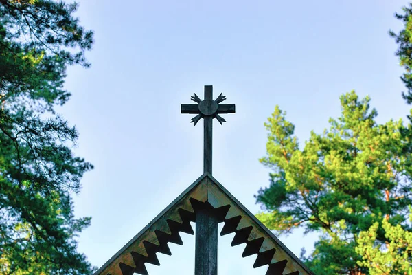 Дерев'яний хрест арці Голгофи чином хрест Вільнюс — стокове фото