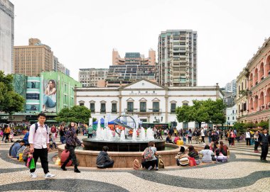 Macao tarihi eski şehir meydanında Arata turistlere