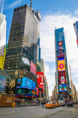 Broadway ve 7th Avenue Nyc Times Square içinde gökdelenler