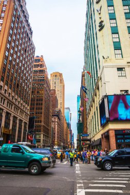 West 34th Street veya moda Avenue ve trafik polis Nyc