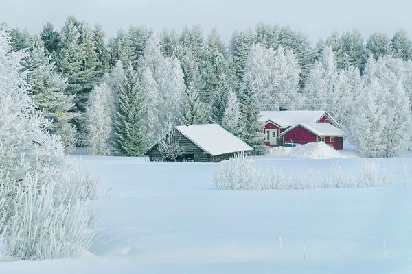 Casas de campo en el campo de invierno en Laponia — Foto de Stock