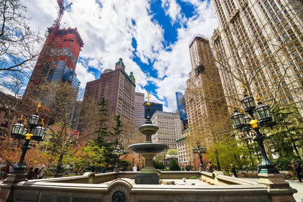 Fontana nel City Hall Park di Lower Manhattan NYC — Foto Stock