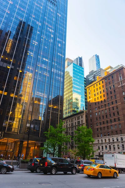 Sixth Avenue e West 55th Street em Midtown Manhattan NYC — Fotografia de Stock