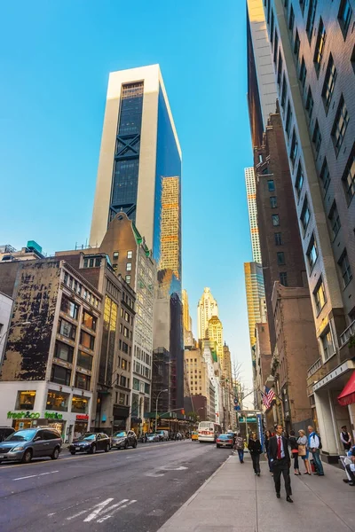 Sexta Avenida e da West 57th Street de Midtown Manhattan Nyc — Fotografia de Stock