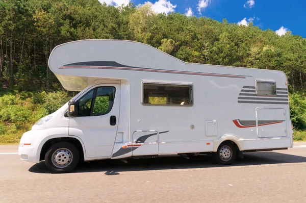 Caravana en carretera en Omis Croacia —  Fotos de Stock