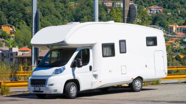 İsviçre de yol Camper