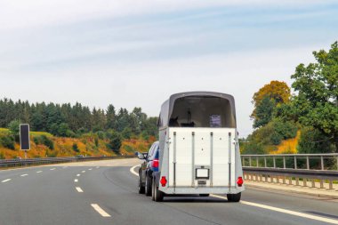 Araba at römork Road İsviçre ile