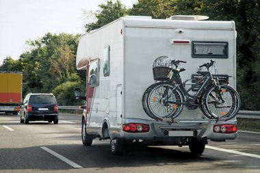 Karavan ile Bisiklet ve otomobil Road, İsviçre