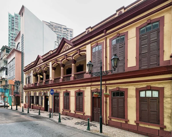 Bâtiment historique portugais dans la vieille ville de Macao — Photo