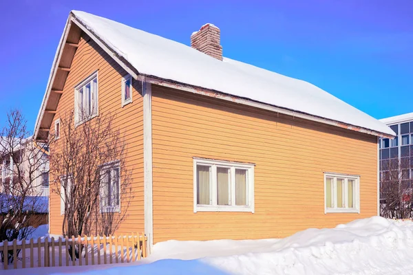 Neve coberto Cottage inverno Rovaniemi — Fotografia de Stock