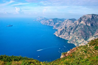 Tanrılar yolunu görünümünden Positano için