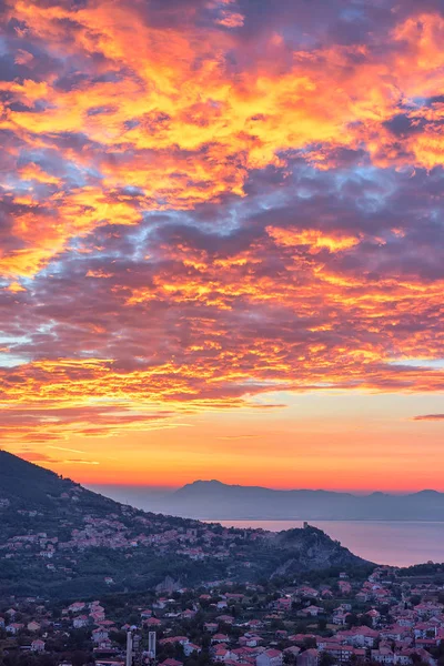 Sonnenaufgang im Dorf Agerola — Stockfoto