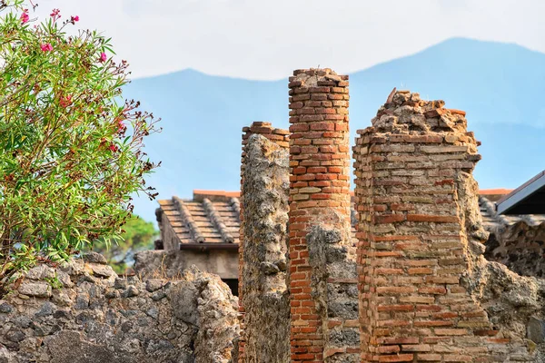 Ruiny budynku w starożytnym mieście Pompeje — Zdjęcie stockowe