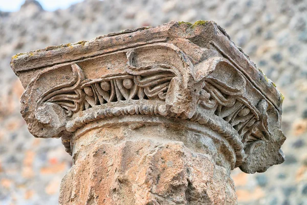 Ruínas de coluna na cidade antiga Pompeia — Fotografia de Stock