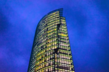 Akşam Berlin'de gökdelen