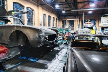 Berlin'deki Retro araba garajı ve tamir dükkanı