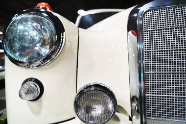 Beyaz Retro Mercedes Benz Ponton radyatör ızgara