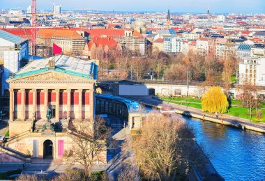 Eski National Gallery ve Spree Nehri üzerinde Adası Berlin Müzesi