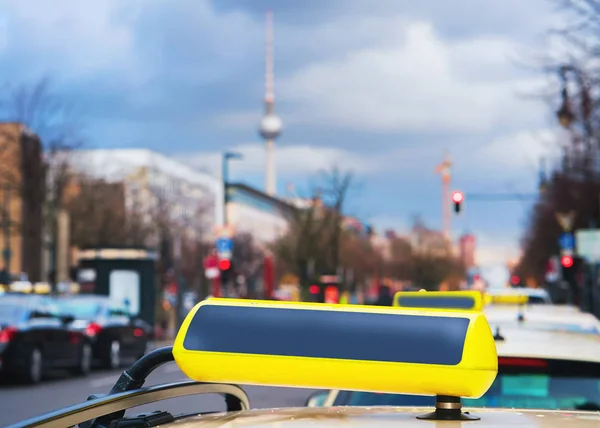 Prázdné vývěsní štít Taxi na ulici Berlín Německo — Stock fotografie