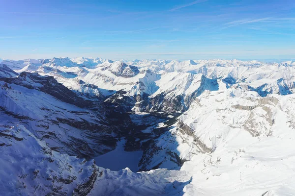 Picos de montanha com geleira Aletsch no inverno Alpes suíços — Fotografia de Stock