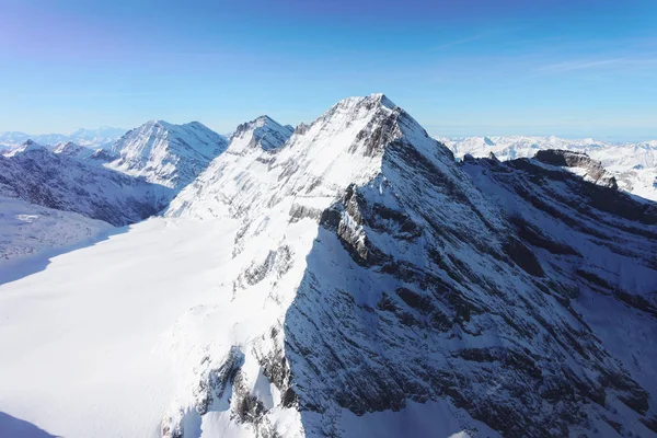 Jungfrau Berggipfel im Winter in den Schweizer Alpen — Stockfoto