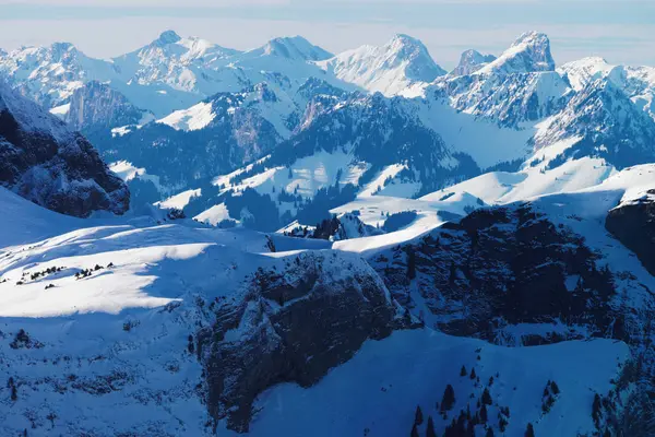 Бернский Оберленд зимой в Швейцарских Альпах — стоковое фото