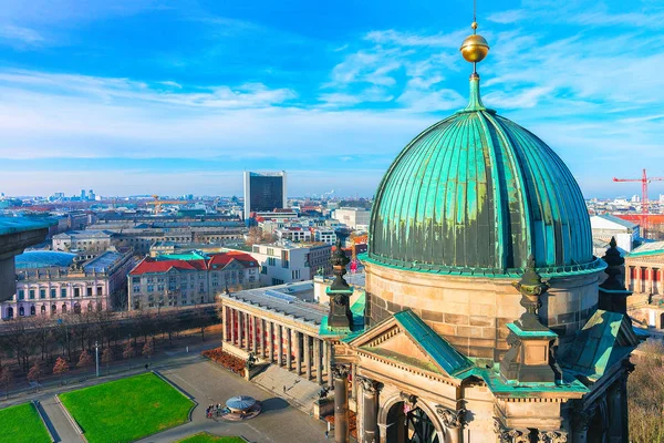 Berliner Dom на острове музея Митте в центре Берлина — стоковое фото