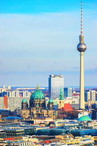 Catedral Berliner Dom e torre de televisão Berlim — Fotografia de Stock