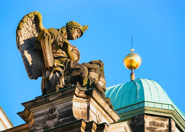 Статуя ангел в Berliner Тіргоню в Берліні — стокове фото