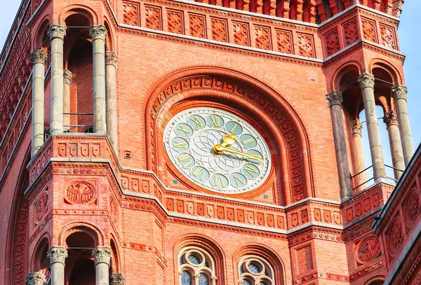 Beginn ist um 19 Uhr am Roten Rathaus in Berlin — Stockfoto