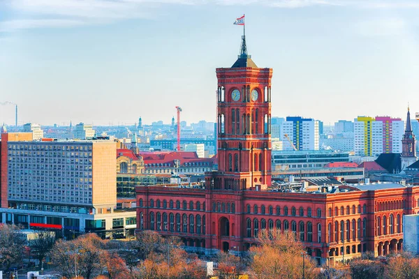 城市景观与红色老市政厅在柏林 — 图库照片