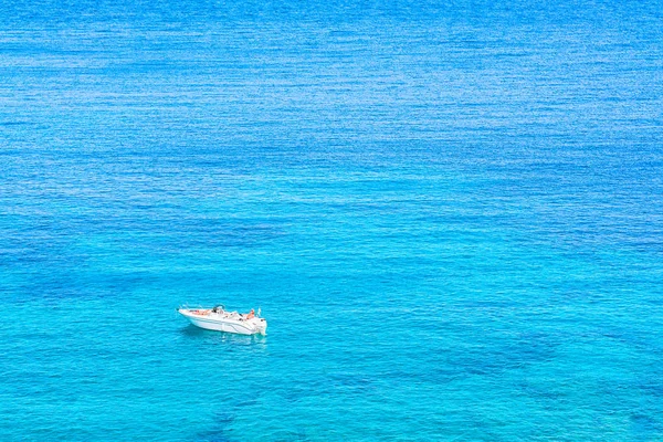 Boat in Mediterranian Sea in Capo Testa Sardinia — Stock Photo, Image