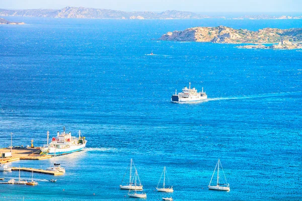 Navi all'Isola della Maddalena in Costa Smeralda Sardegna — Foto Stock