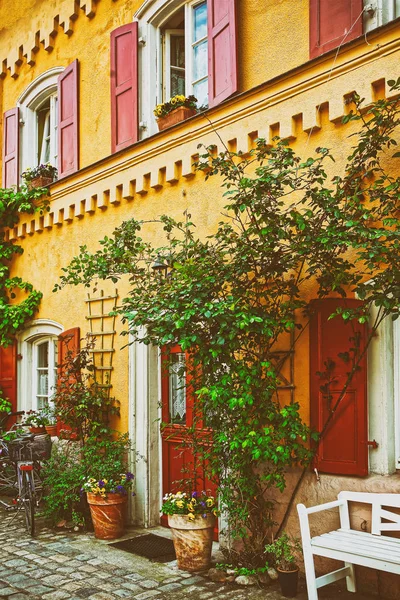 Plants Decoration of House in city center Old Bamberg spring — Stock Photo, Image