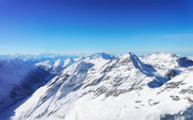 Jungfrau dağın zirvesinde kış İsviçre Alpleri