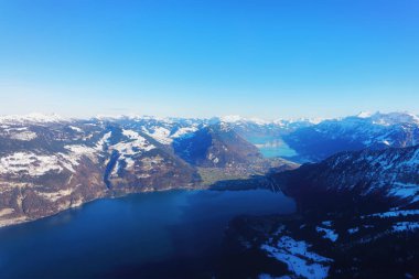 Bernese Apline şehir, Interlaken kış Swiss Alpine bağlar
