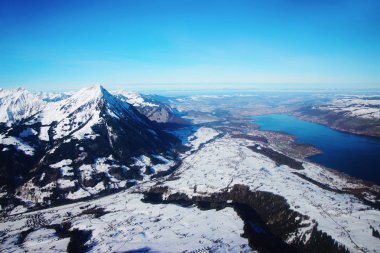 Bernese Apline şehir Interlaken kış Swiss Alps Thunersee