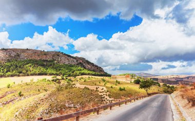 Dorik tapınak ve peyzaj Segesta Sicilya