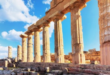 Antik Akropolis Selinunte Sicilya, tapınakta ile yıkıntıları