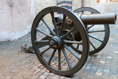 İsviçre Thun Castle Street savaş topu