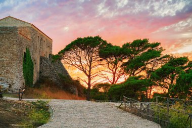 Eski kale ve sahne harap Erice Sicilya günbatımı