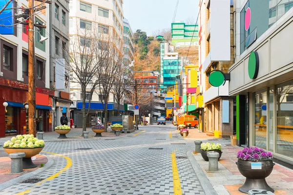 Calle en el centro de Busan por la mañana — Foto de Stock