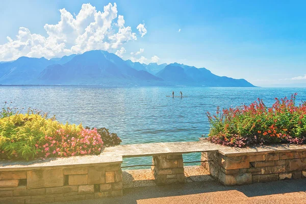 Genfi-tó, Montreux Riviera pad sétány — Stock Fotó