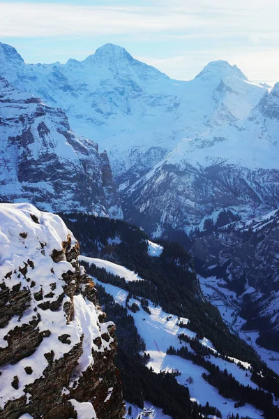 格林德沃山谷格林德沃山谷少女峰渡 Eiger Monch — 图库照片