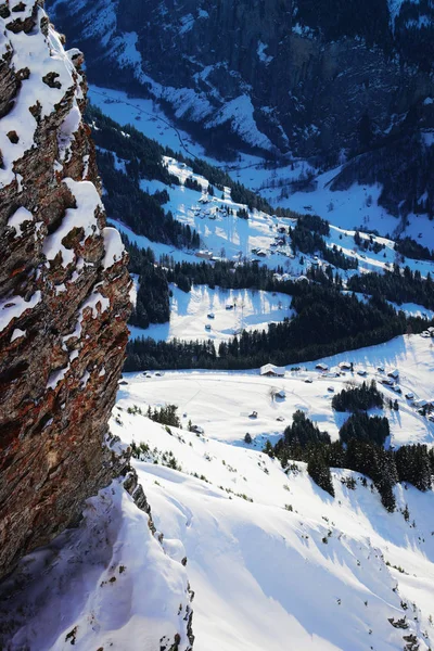 Widok z lotu ptaka do miejscowości Wengen w regionie Oberland Berneński — Zdjęcie stockowe