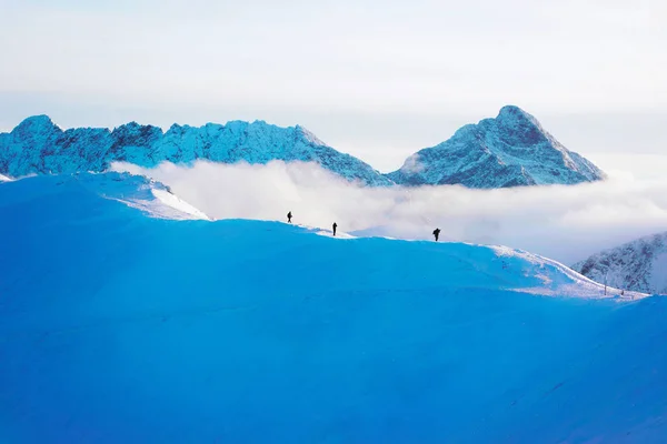 Tatras 冬季扎科帕内 Kasprowy Wierch 的人顶 — 图库照片