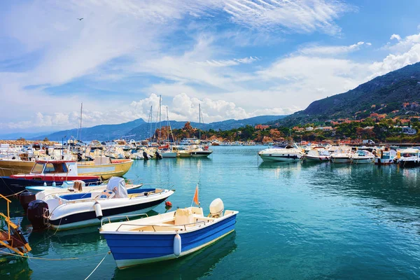 Puerto de Cefalú en el mar Mediterráneo Sicilia —  Fotos de Stock