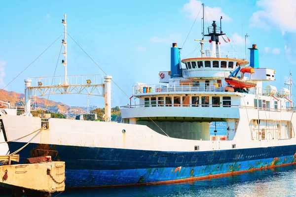 Yolcu feribotu Akdeniz Messina Sicilya — Stok fotoğraf