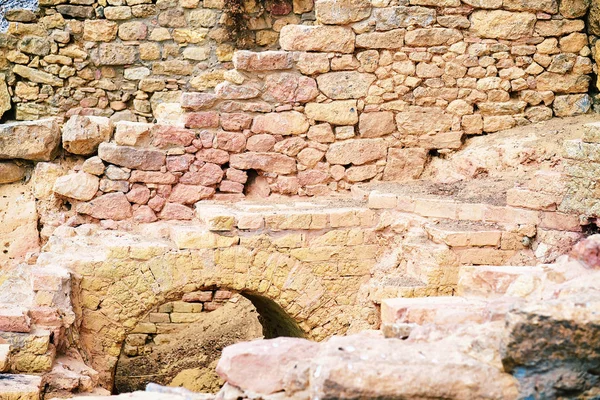 Antiguas murallas de edificios en el casco antiguo de Morgantina sitio arqueológico — Foto de Stock