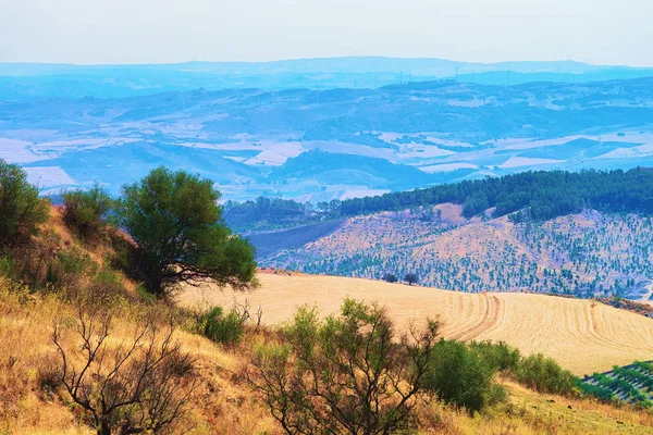 Landskap med berg och dal i Enna provinsen Sicilien — Stockfoto